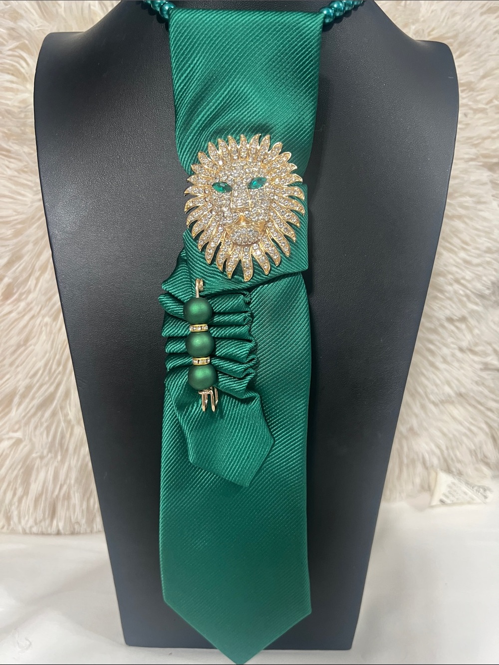 Emerald Green Lion Head Pendant Necklace